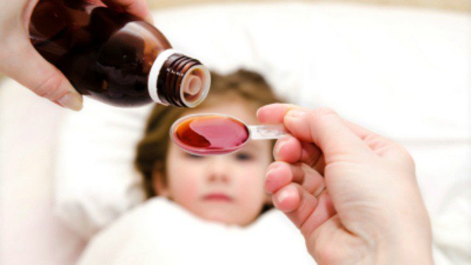 Sử dụng thuốc hạ sốt đúng cách cho trẻ